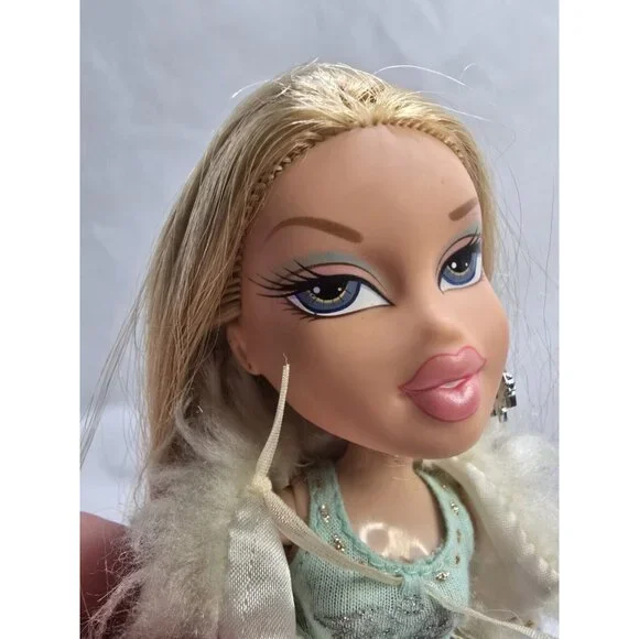 Bratz Talking Cloe Fashion Doll With Base- Base Issues- Read Description - Picture 10 of 16